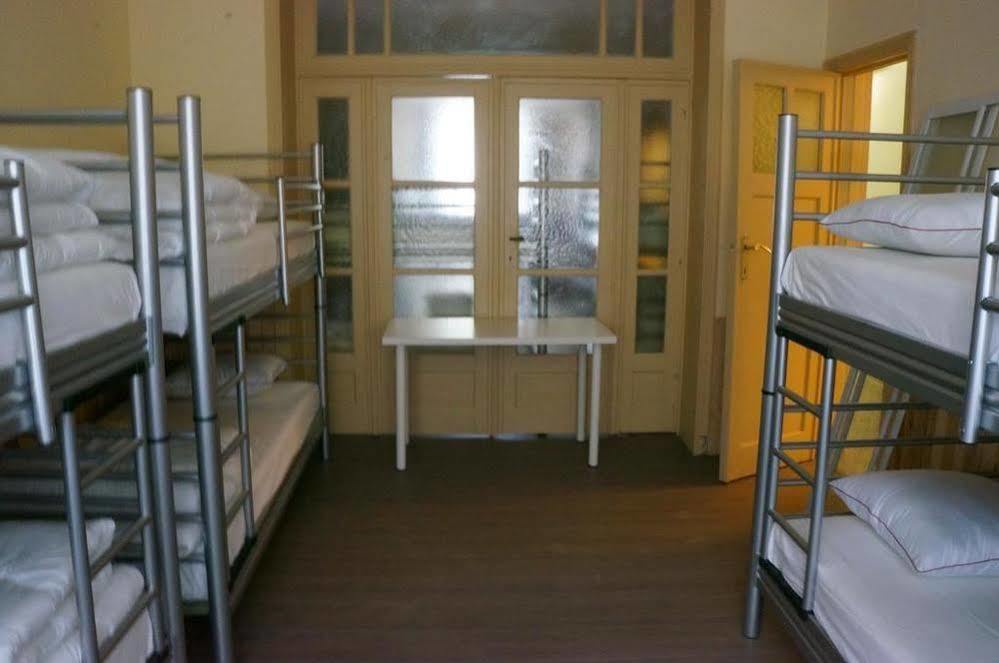 Es Hostel Saint-Gilles Dış mekan fotoğraf